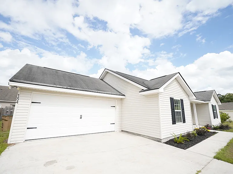 134 Mustang Dr — Photo 3