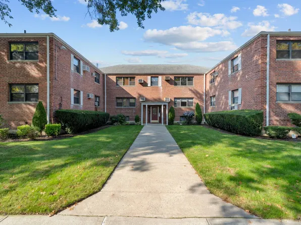 15520 86th St #3, Howard Beach, NY 11414