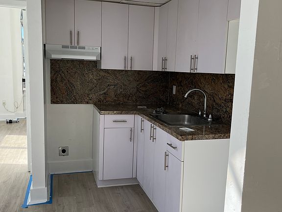 4th image of 800 Euclid Ave #101