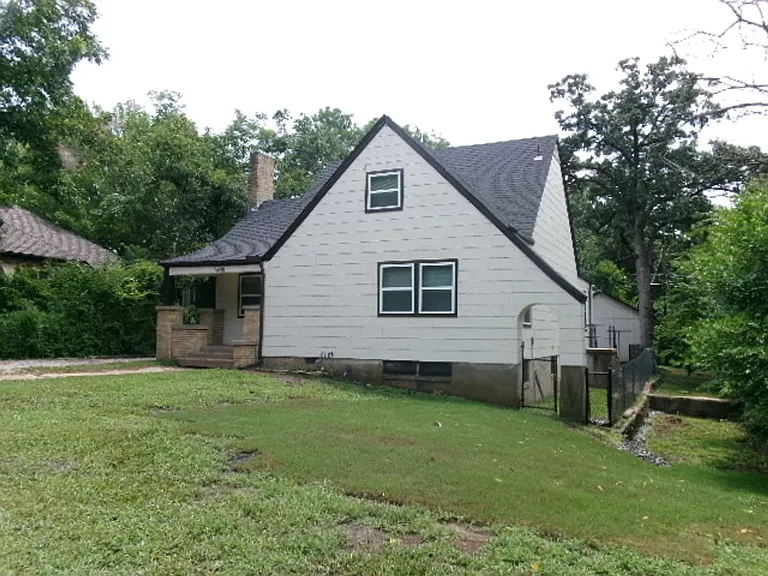 1408 W Main St — Photo 8