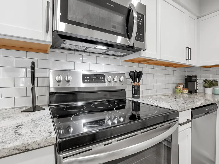 380 Forest St #G — Photo 8