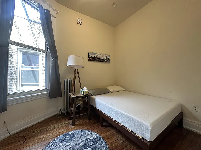 1513 N California Ave — Photo 12