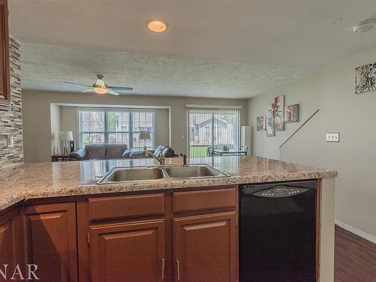 1222 Colonial Ave — Photo 13
