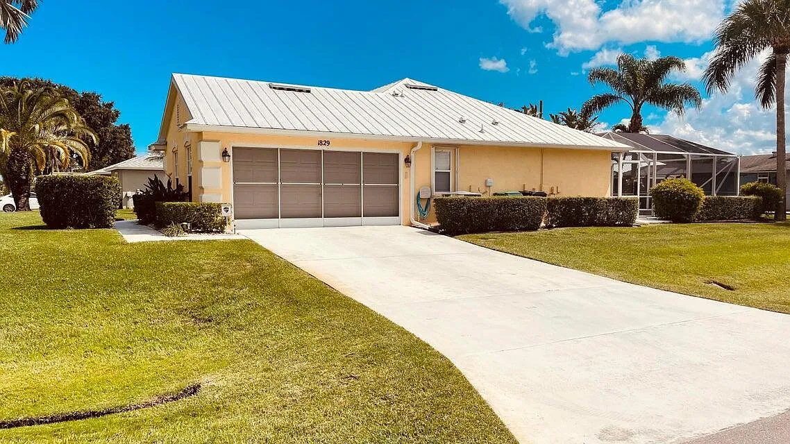 4 bed, 3.0 bath, 2012 sqft, $3,500 — Photo 2