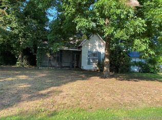 208 N Main St, Webbers Falls, OK 74470