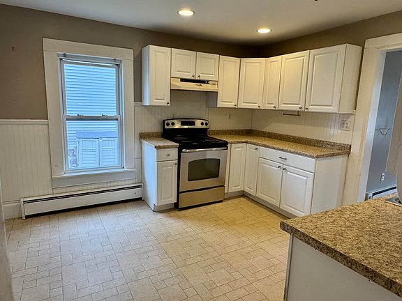 5th image of 8 Lozier Pl
