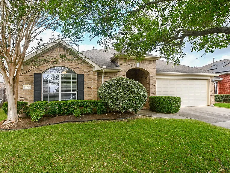 128 Emerald Loch Ln — Photo 2