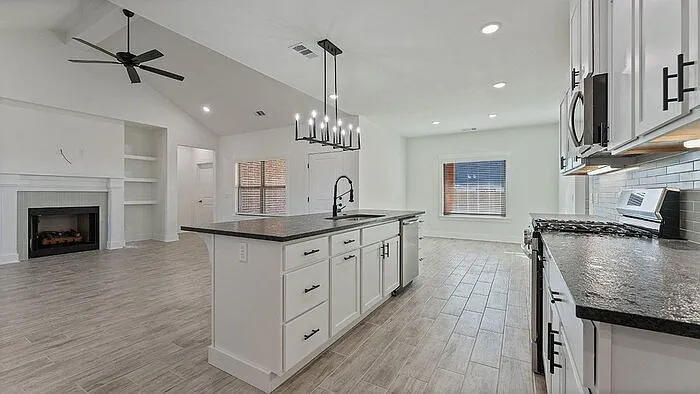 147 N Banner Ave — Photo 6