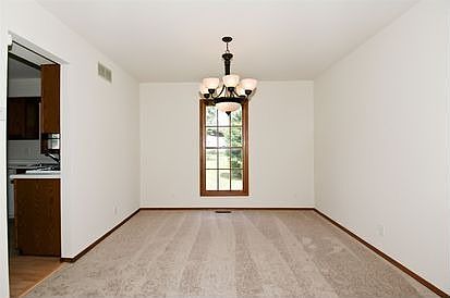 4th image of 642 Medford Dr
