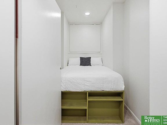 5th image of 1208 Howard St APT 2