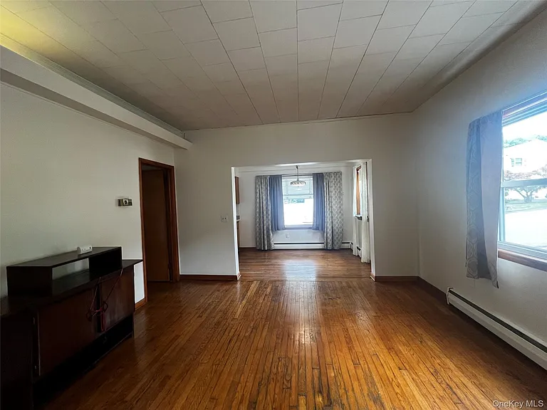105 Cedar Ave — Photo 5