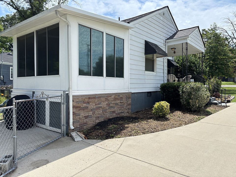1st image of 2825 Surrey Rd