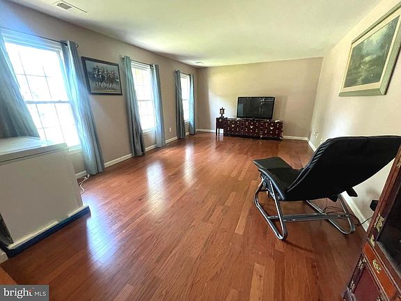 4th image of 2584 John Milton Dr