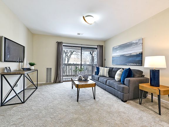 2nd image of 908 Surrey Dr APT 2B