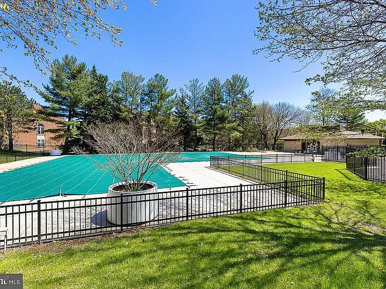Giant Pool available