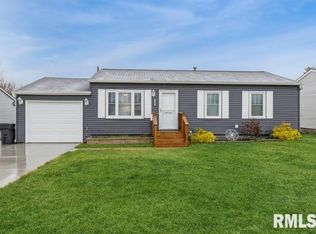 1042 N 12th St, Clinton, IA 52732