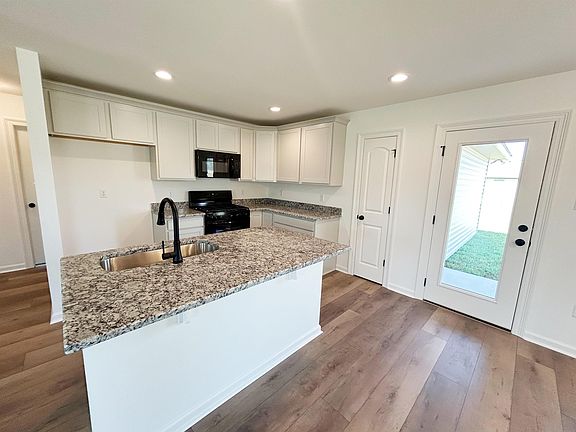 3rd image of 302 Tregre Ln