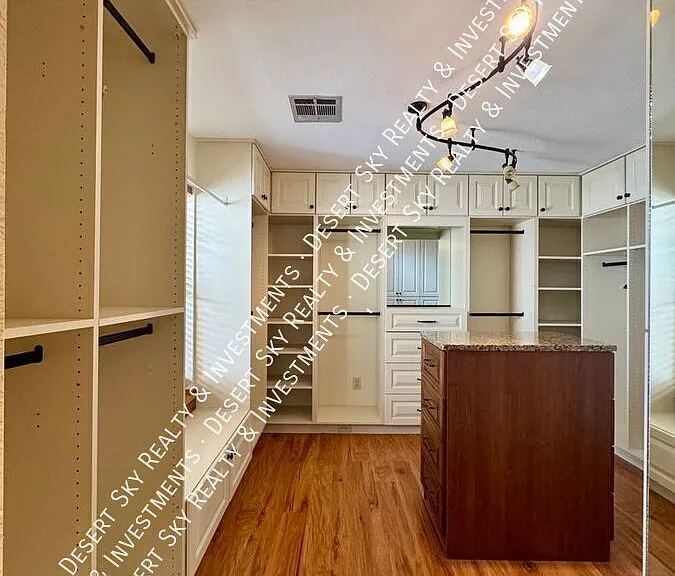 1719 Regal Rdg — Photo 25