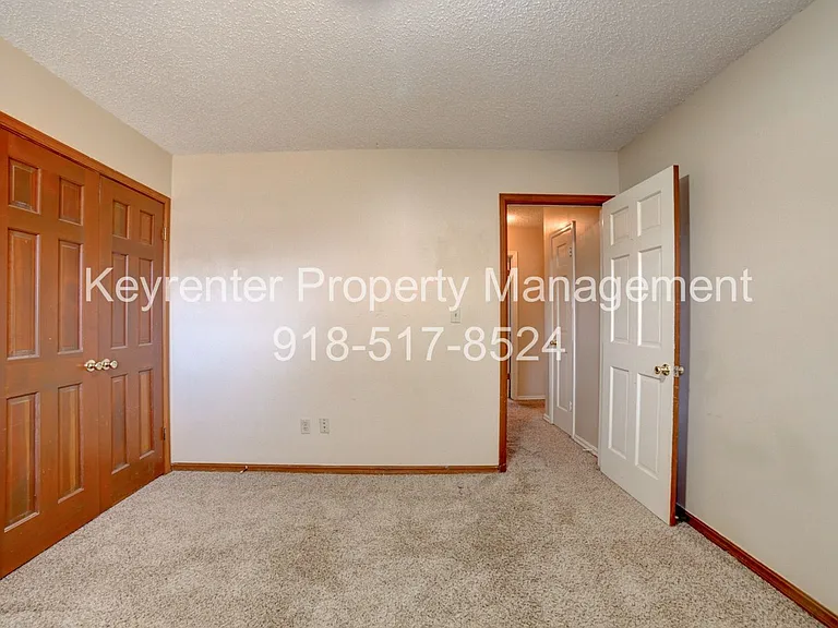 6105 S Troost Ave — Photo 18