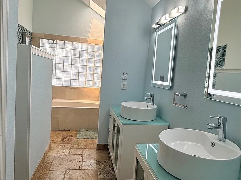 1208 Normans Woods St — Photo 16