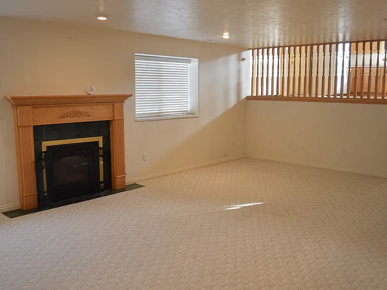 516 W 300 S — Photo 15