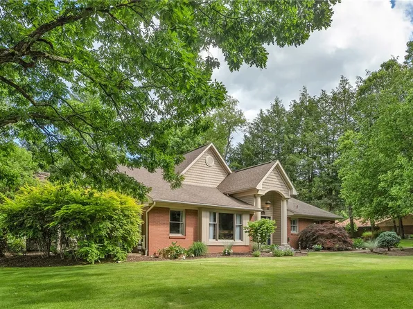 4901 Simmons Cir, Export, PA 15632