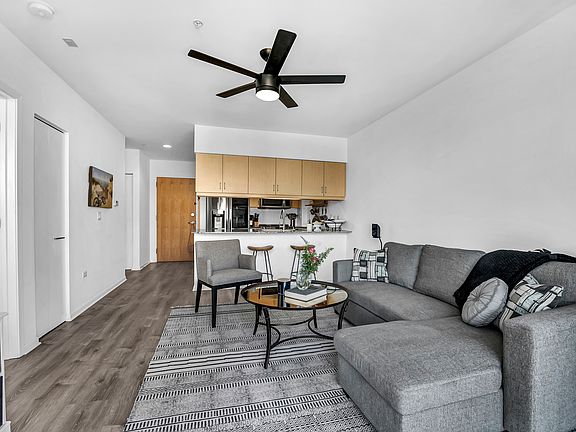 5th image of 1740 Oak Ave #507