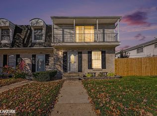 104 Stratford Ln, Rochester Hills, MI 48309