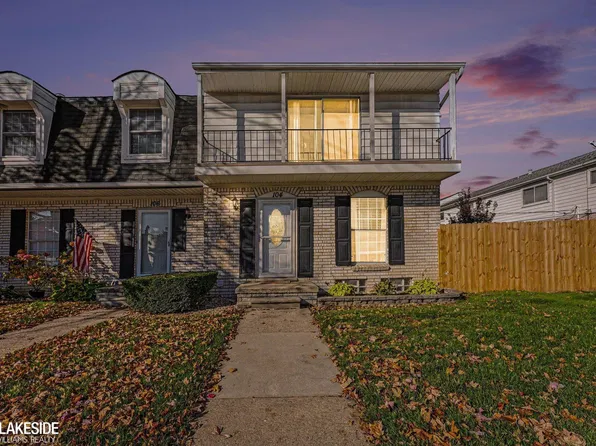 104 Stratford Ln, Rochester Hills, MI 48309