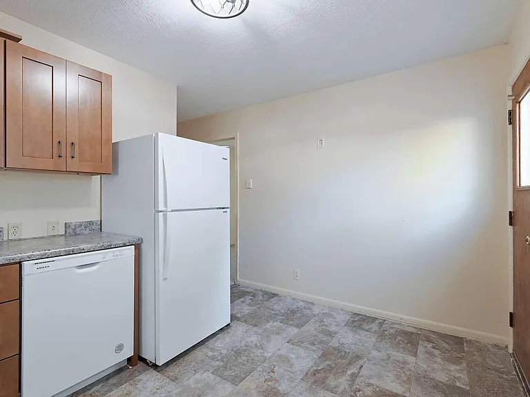4010 Lewis Ave — Photo 5