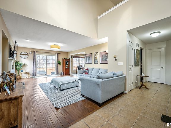 3rd image of 2321 W Kenfield Ct