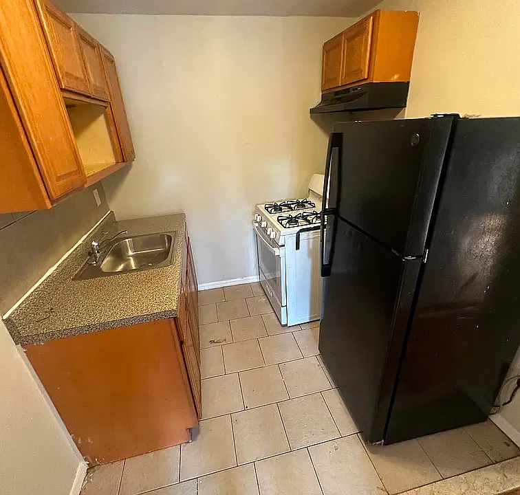 327 Roseville Ave #B3