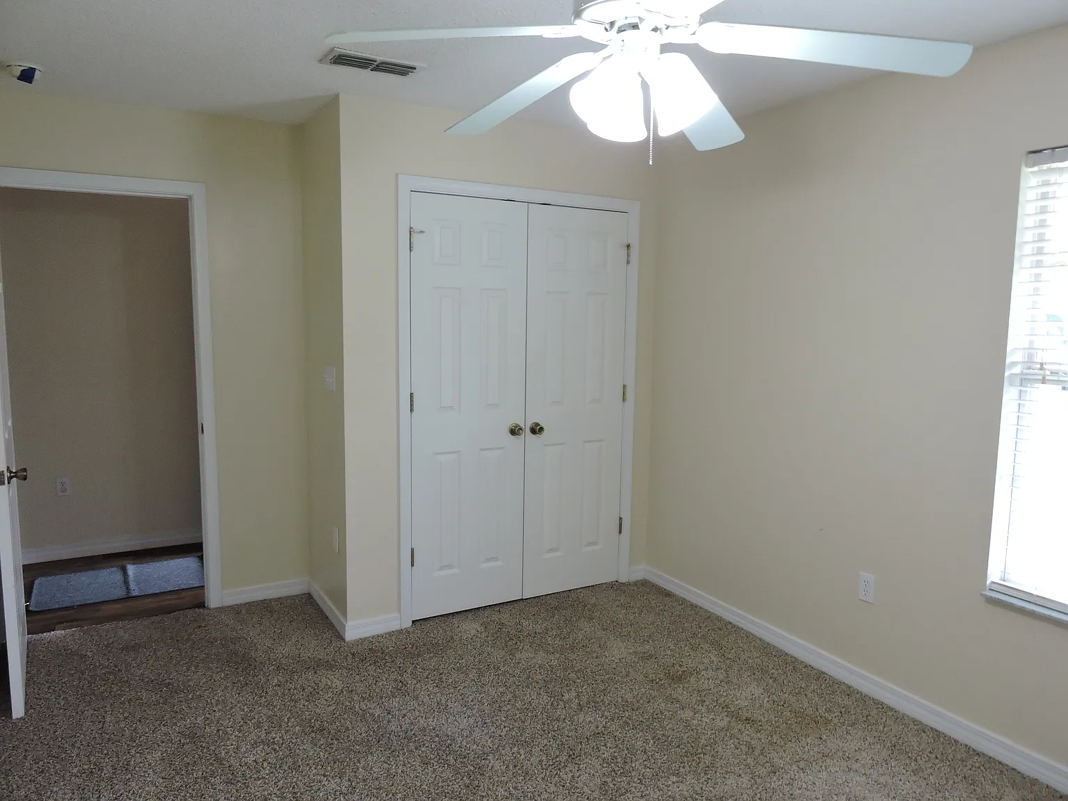 4 bed, 2.0 bath, 1284 sqft, $1,700 — Photo 3