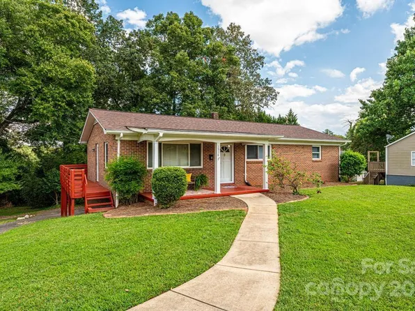 1516 12th Street Dr NW, Hickory, NC 28601