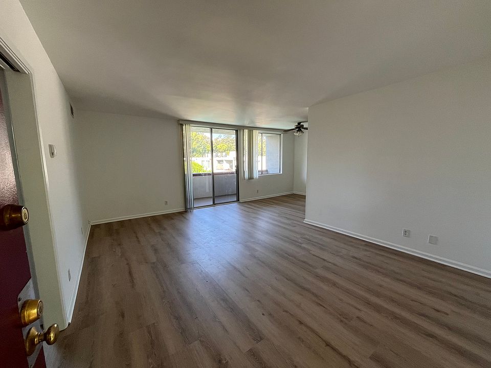 1st image of 22035 Burbank Blvd #334
