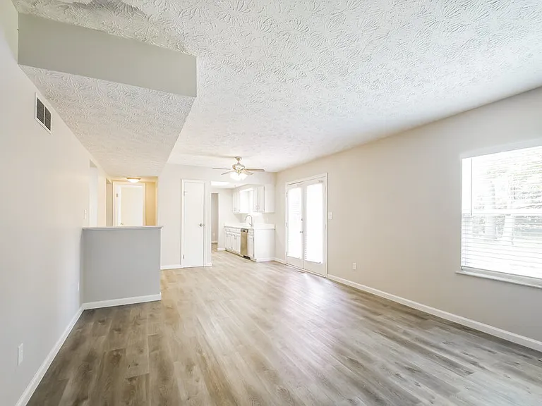 4320 Oil Creek Dr — Photo 7