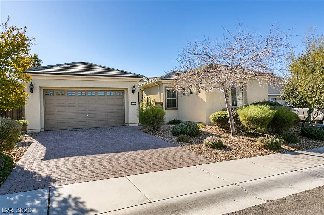 4 bed, 3.0 bath, 2835 sqft, $3,120 — Photo 2