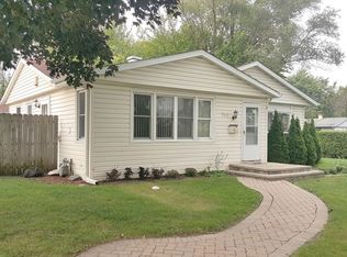 746 S Merle Ln, Wheeling, IL 60090