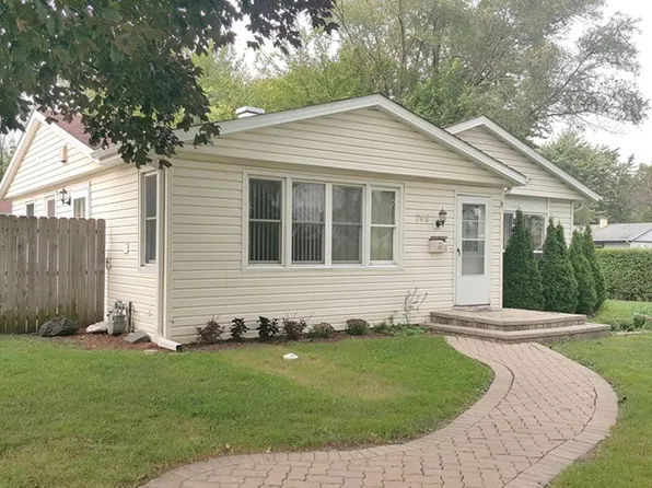 746 S Merle Ln, Wheeling, IL 60090