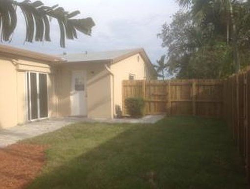 2nd image of 9940 Lake Worth Rd