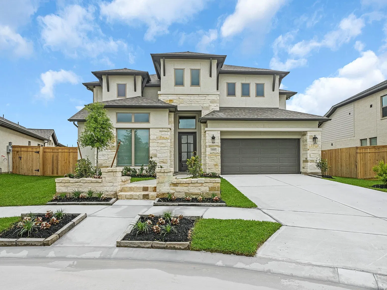 4 bed, 3.5 bath, 3592 sqft, $4,200 — Photo 2