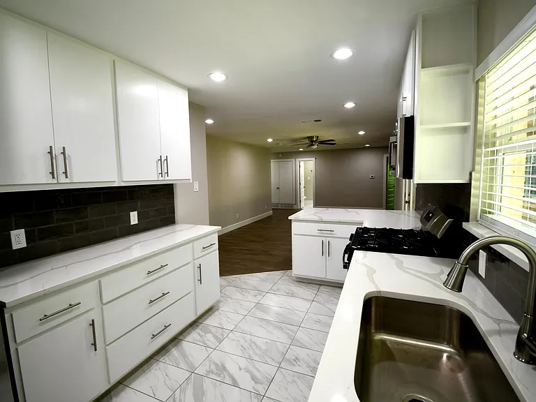 1015 Mitchell Rd — Photo 25