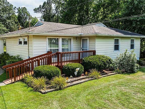 3rd image of 1305 Washington Gardens Cir