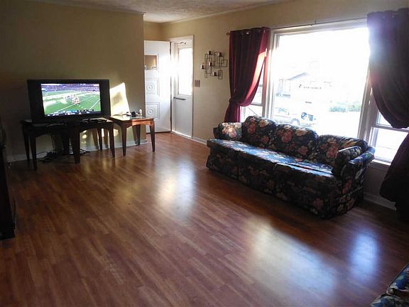 3rd image of 2934 Oak Grove Ln