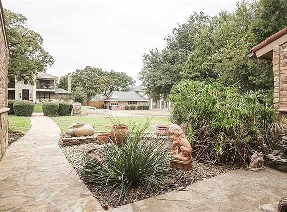 3rd image of 206 Oakmont Dr