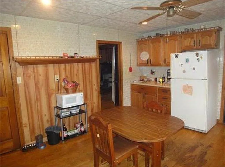 5 bed, 1900 sqft, $3,050 — Photo 2