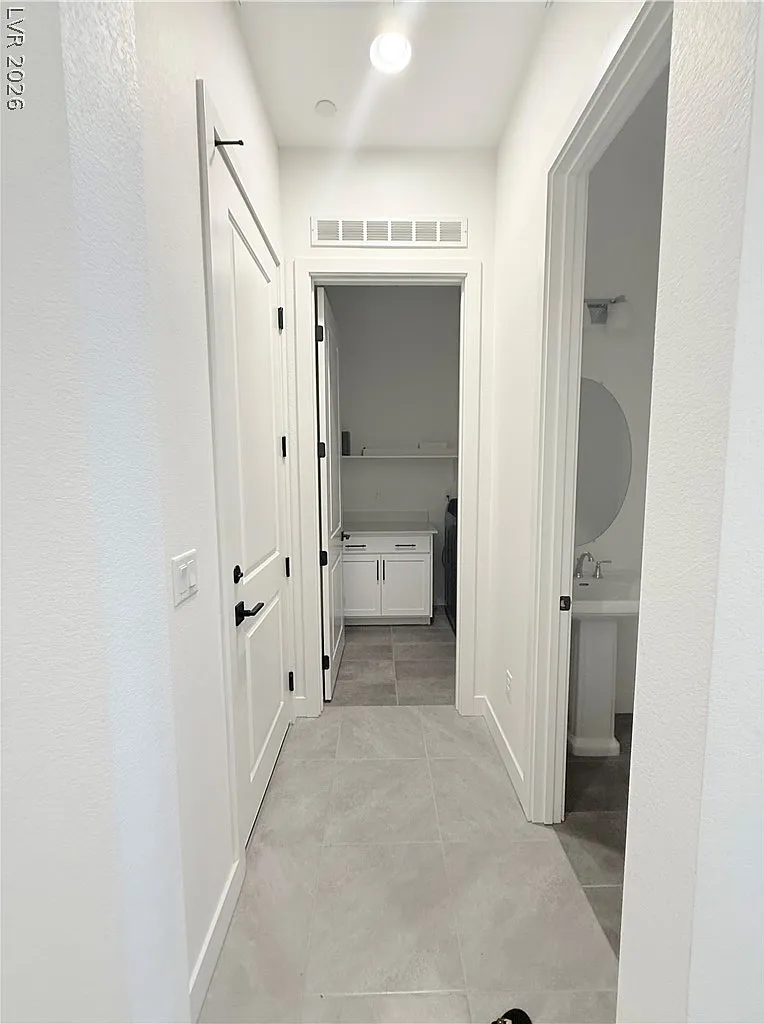 3 bed, 2.5 bath, 2011 sqft, $3,100 — Photo 4