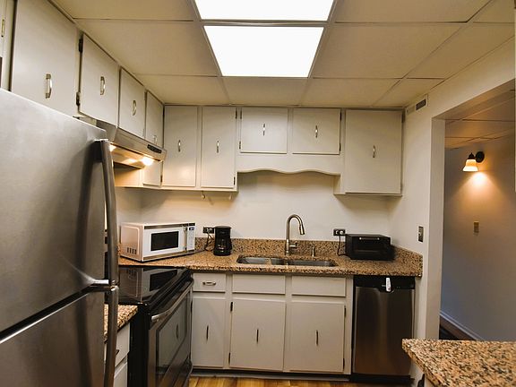 4th image of 3856 S Parkway Dr APT 1E
