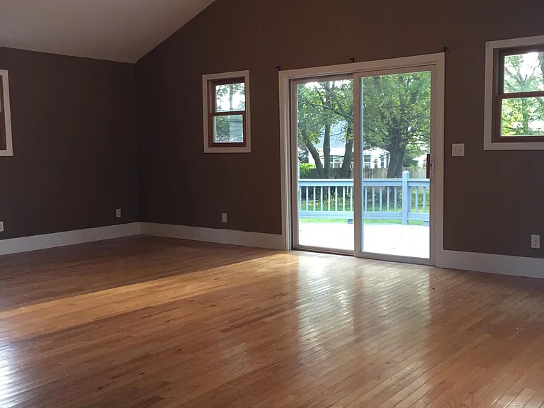 105 Boothby Ave — Photo 4