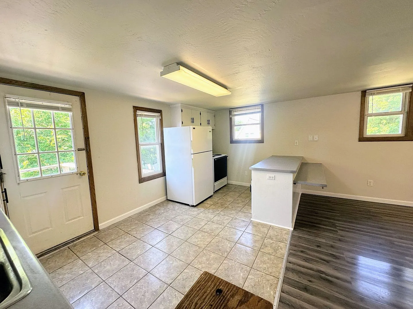 1628 Deckner Avenue — Photo 2